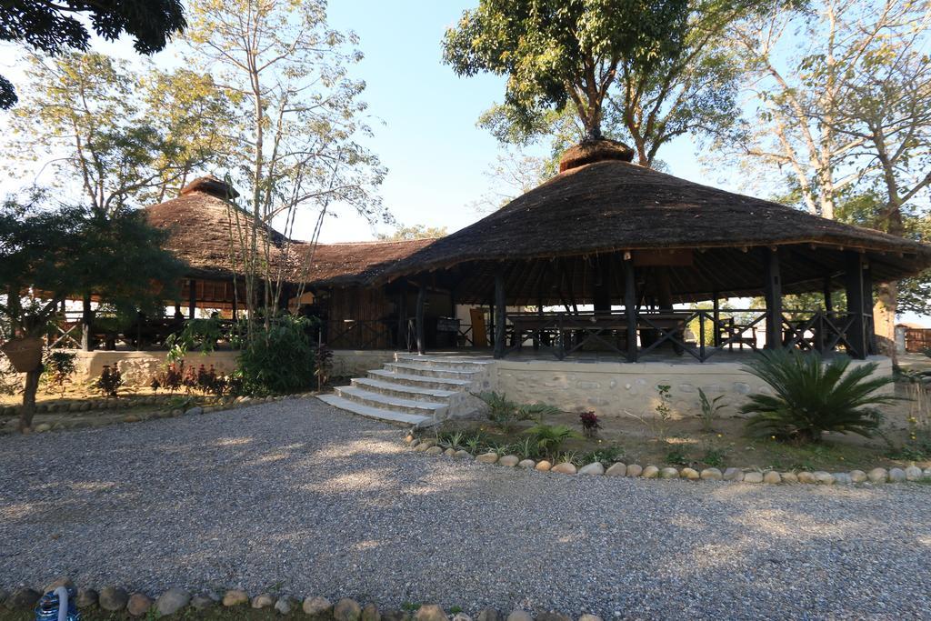 萨朗野生动物保护区酒店 Meghauli 外观 照片
